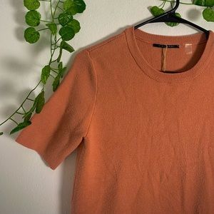 T Tahari Coral/Pink Short Sleeve Sweater (Size: Medium)